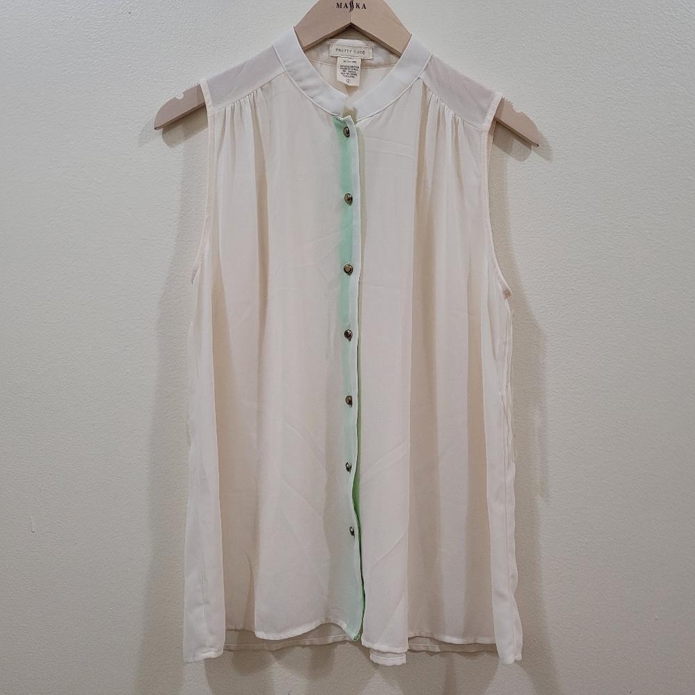 Pretty Good Button down sleeveless top